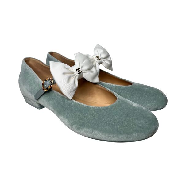 CHANEL Shoes - Chanel Velvet Ballet Flats Bow Métiers d'Art Size 38.5